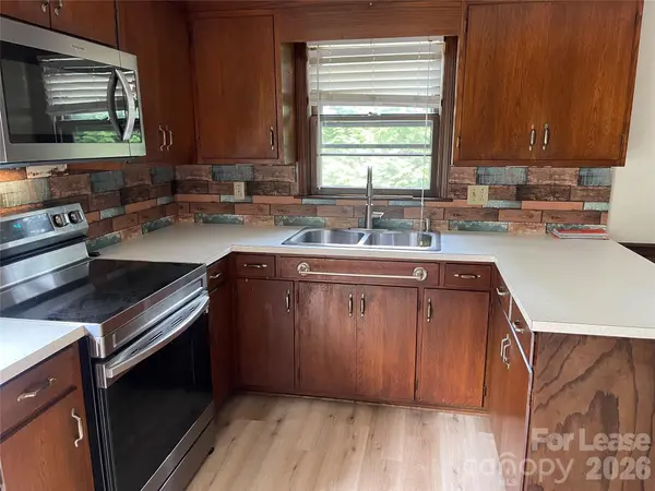1238 12th ST NE, Hickory, NC 28601