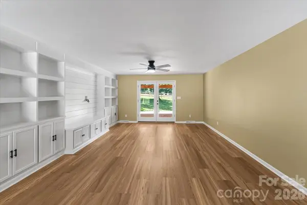 4024 Wandering LN NE, Hickory, NC 28601