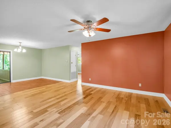 156 Deer RUN, Hendersonville, NC 28739