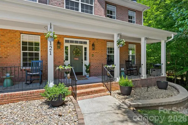 121 Isle Run DR, Mooresville, NC 28117