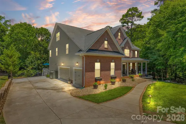 121 Isle Run DR, Mooresville, NC 28117