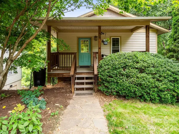 16 Jefferson DR, Asheville, NC 28801