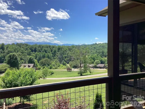 1052 Porter Creek DR, Franklin, NC 28734