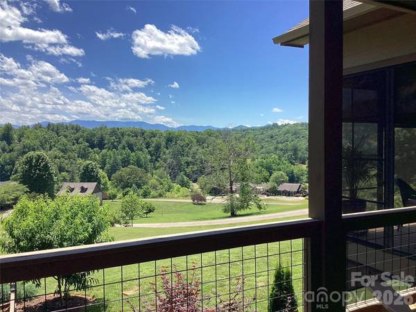 1052 Porter Creek DR, Franklin, NC 28734
