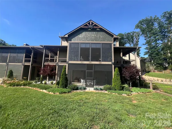 1052 Porter Creek DR, Franklin, NC 28734