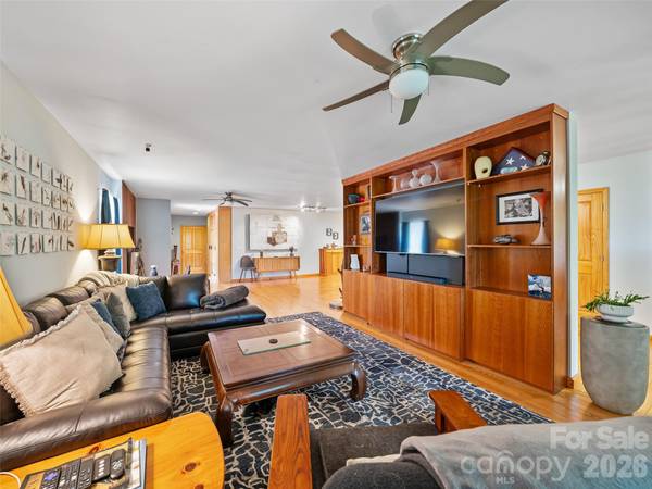 349 Spring Creek RD, Bakersville, NC 28705