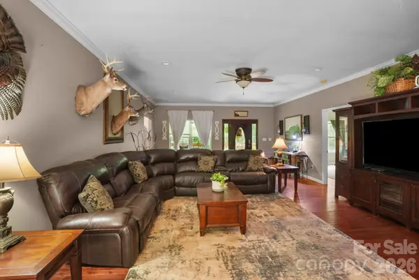 90 King RD, Weaverville, NC 28787