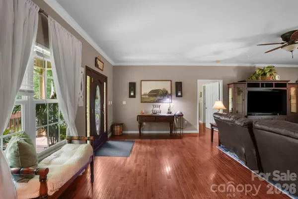 90 King RD, Weaverville, NC 28787