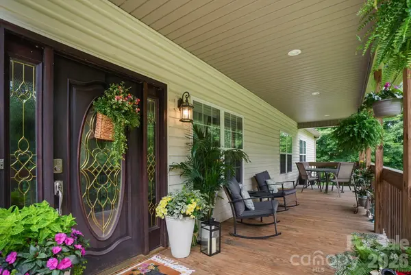 90 King RD, Weaverville, NC 28787