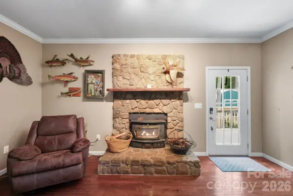 90 King RD, Weaverville, NC 28787