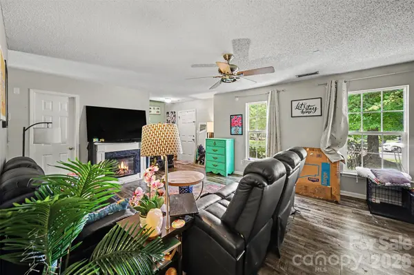 1529 Galesburg ST, Charlotte, NC 28216