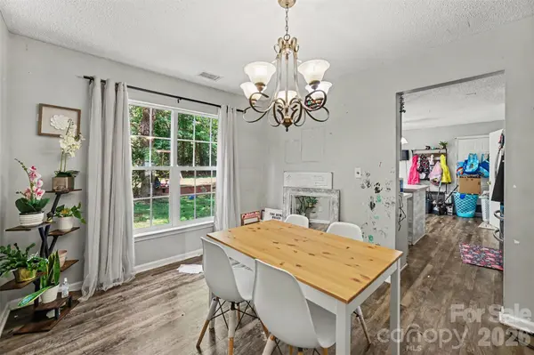 1529 Galesburg ST, Charlotte, NC 28216