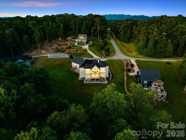 7 Temujin DR, Leicester, NC 28748