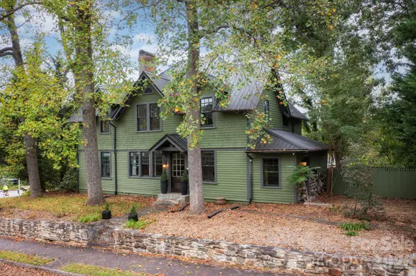 11 Cullowhee ST, Asheville, NC 28801