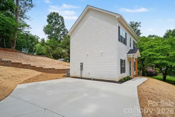 327 Whispering Pines DR, Charlotte, NC 28217