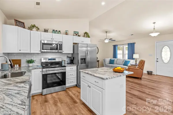 122 S Yadkin River RD, Statesville, NC 28625