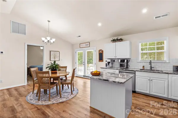122 S Yadkin River RD, Statesville, NC 28625