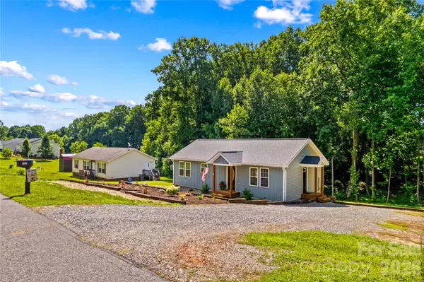 122 S Yadkin River RD, Statesville, NC 28625