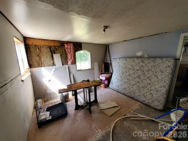 209 E James ST, La Grange, NC 28551