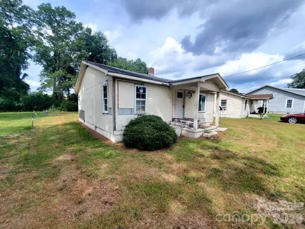 209 E James ST, La Grange, NC 28551