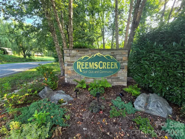 16 Courseview DR, Weaverville, NC 28787