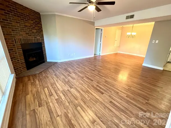 1600 Sharon RD W #4, Charlotte, NC 28210