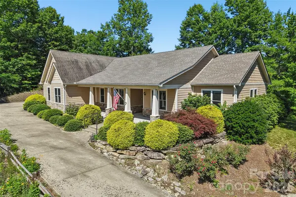 959 Silverglen WAY, Hendersonville, NC 28792