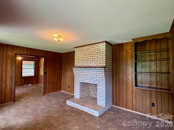 1812 Freemantown RD, Lake Lure, NC 28746