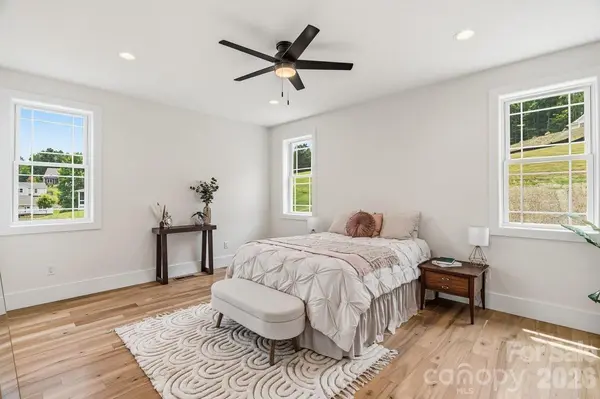 49 Grace CT, Mars Hill, NC 28754