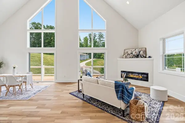 49 Grace CT, Mars Hill, NC 28754