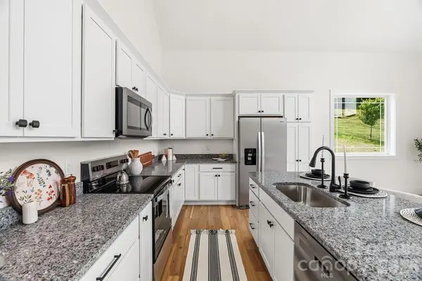 49 Grace CT, Mars Hill, NC 28754