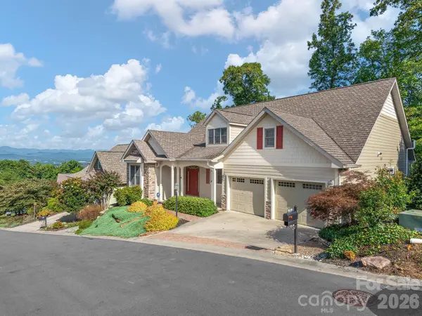 54 Deep Valley LN, Hendersonville, NC 28791