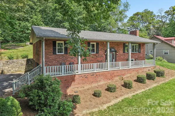 57 Chateau PL, Waynesville, NC 28786