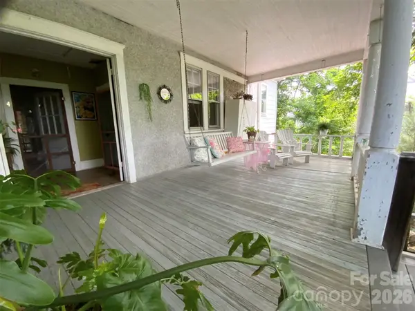 58 Seminary ST, Saluda, NC 28773