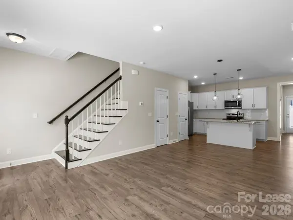 62 Walnut Springs DR, Asheville, NC 28804