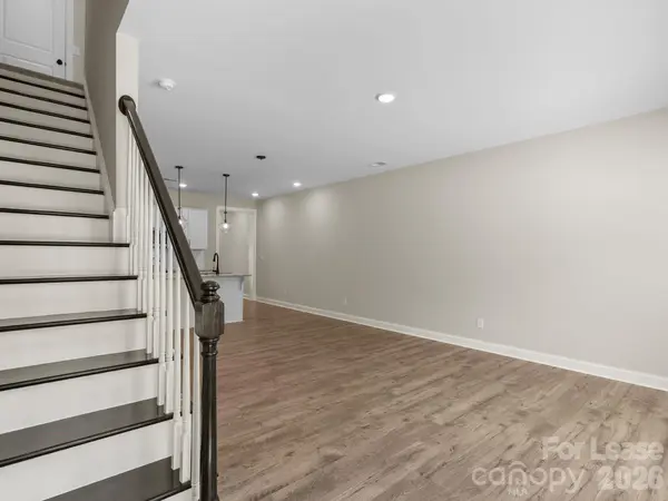 62 Walnut Springs DR, Asheville, NC 28804