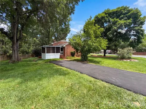 5410 Sharon RD, Charlotte, NC 28210
