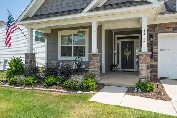 1452 Ardmore DR, Sherrills Ford, NC 28673