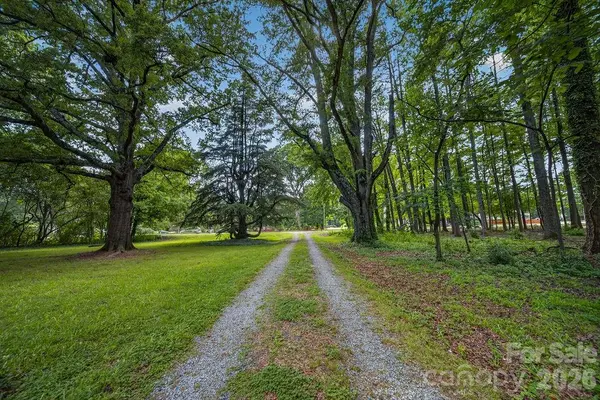 1822 W Sugar Creek RD, Charlotte, NC 28262