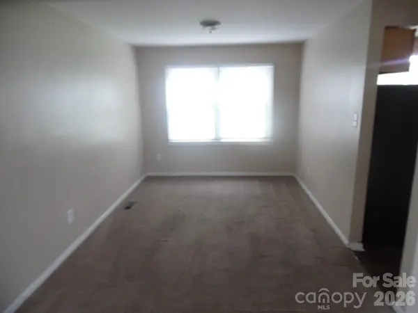 6311 Coach Hill LN, Charlotte, NC 28212
