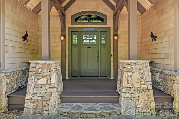 241 Glen Eagle DR, Waynesville, NC 28786