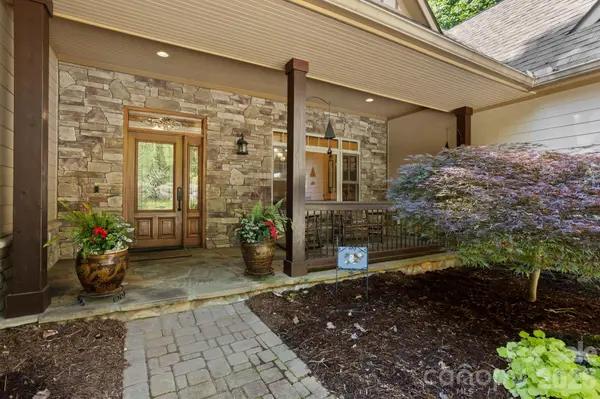 132 Pinnacle Peak LN, Flat Rock, NC 28731