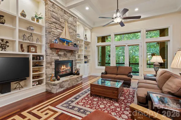 132 Pinnacle Peak LN, Flat Rock, NC 28731