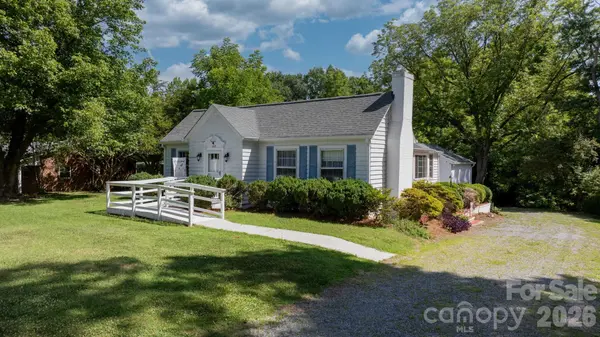 608 1st ST W, Conover, NC 28613