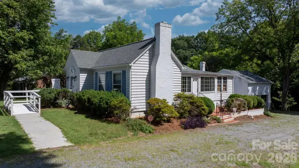 608 1st ST W, Conover, NC 28613