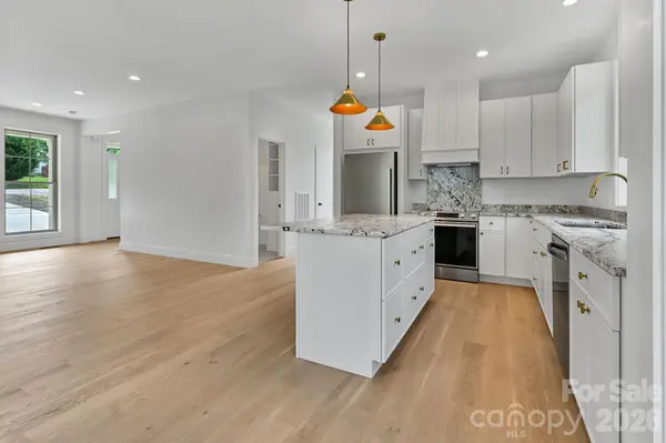 225 Edgewood RD S, Asheville, NC 28803