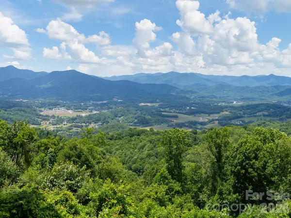 153 Windalier LN, Waynesville, NC 28786