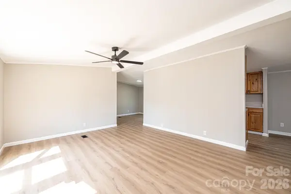 1143 Cheyenne Oaks DR, Claremont, NC 28610