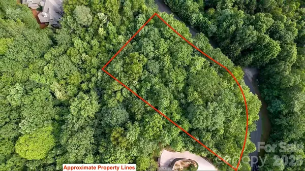 724 Streamside DR, Arden, NC 28704