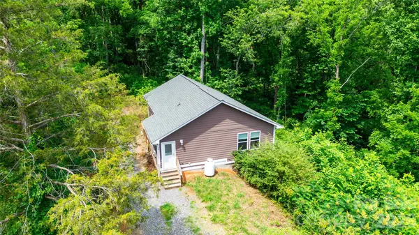 24 Old Rogers LN, Sylva, NC 28779